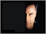 John Travolta, pół twarzy