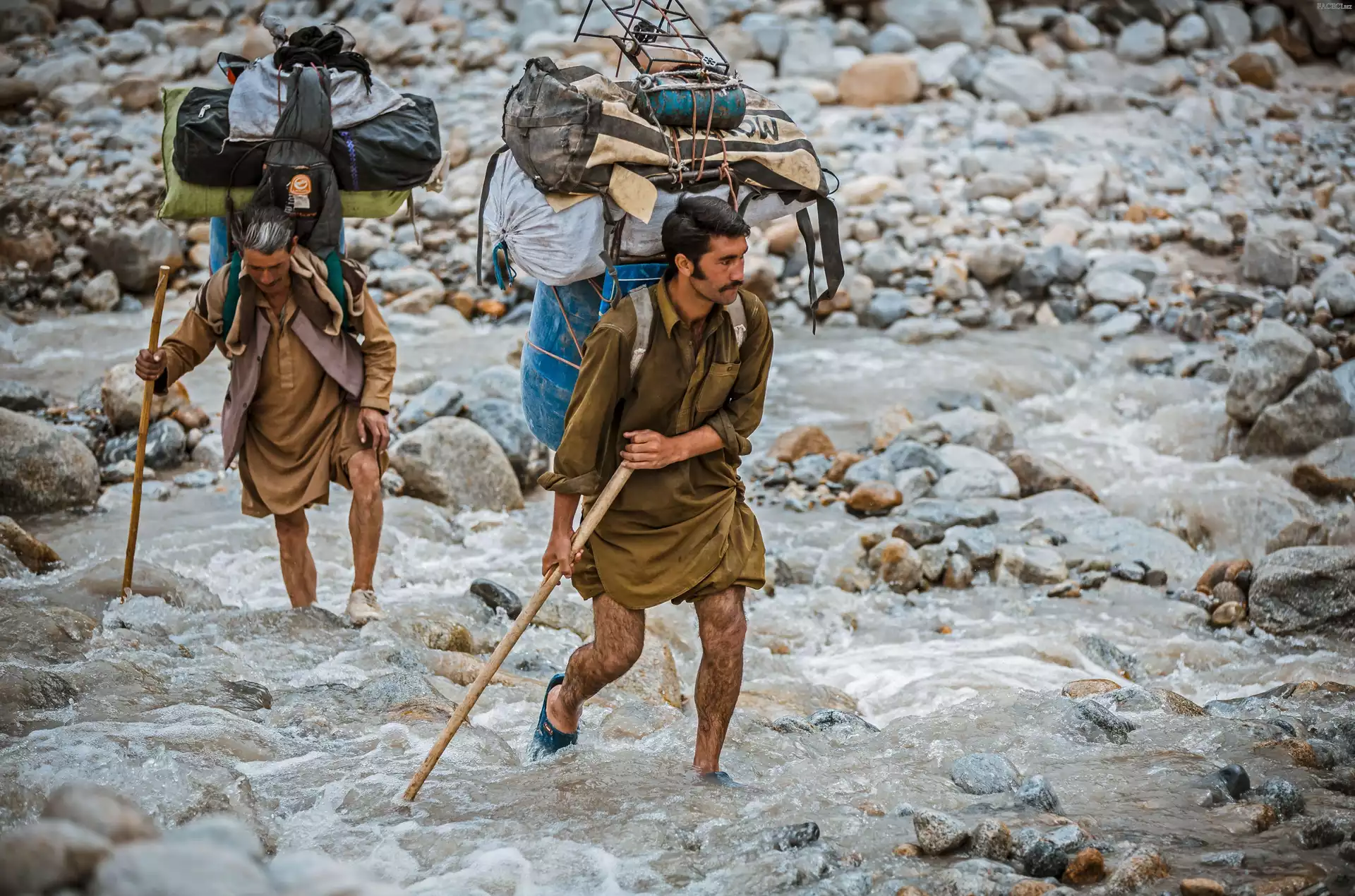 Tragarze, Pakistan, Mężczyźni
