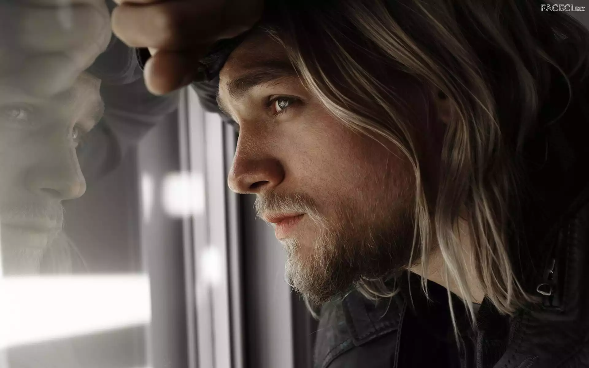 Charlie Hunnam, Zamyślony, Mężczyzna